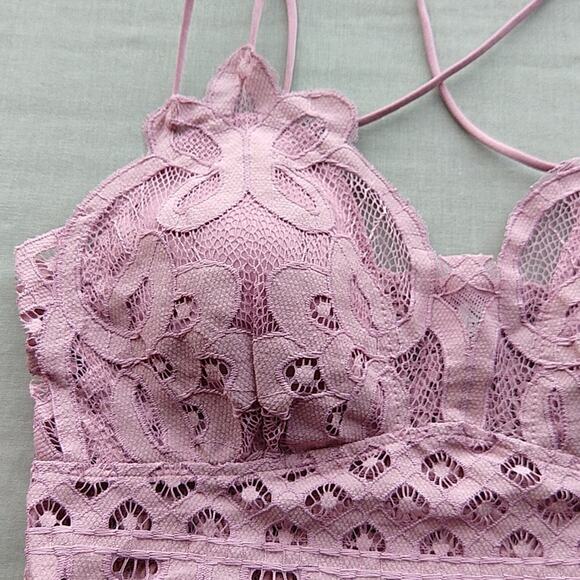 1X Burgundy Lace Bralette with Bra Pads Zenana double adjustable straps smocked - Picture 4 of 15